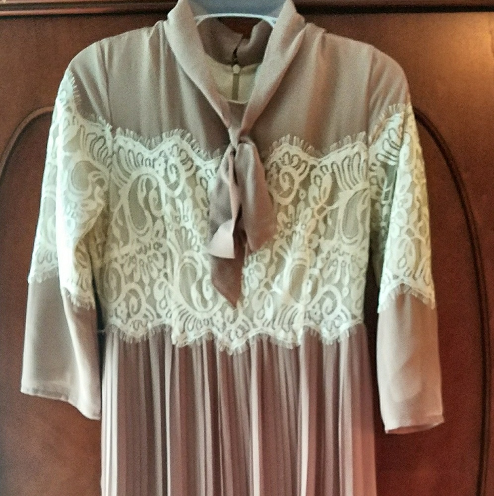Dainty Jewells Dress. Size small.